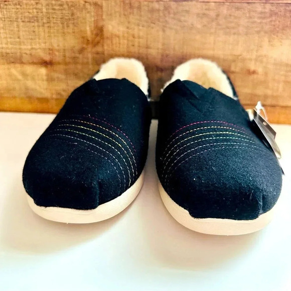 NWT Toms Alpargata Ortholite Rainbow Pride Faux Fur Lined Slip Ons - Picture 4 of 8